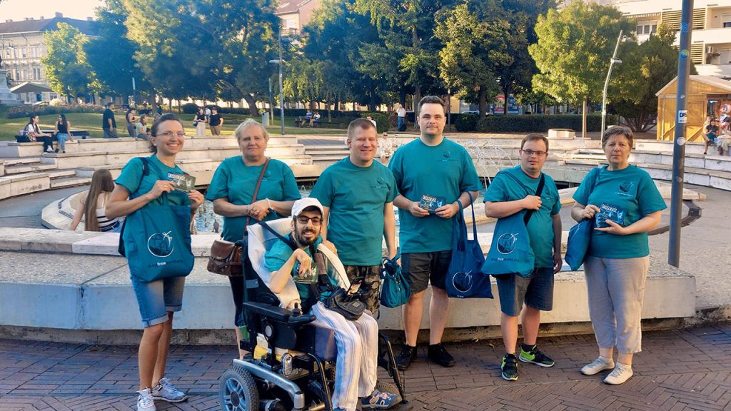 A fiatalok világnapján a Nem Adom Fel Alapítvány és a Drogmentes Világért Alapítvány önkéntesei